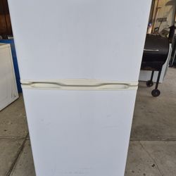 Frigidaire Refrigerator ( Delivery Available ) 