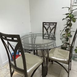 Glass Kitchen Table And Chairs