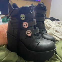 Alien Velcro Baby Dune Platforms