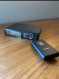 Shure SLX4 Wireless Receiver with Bodypack Transmitter