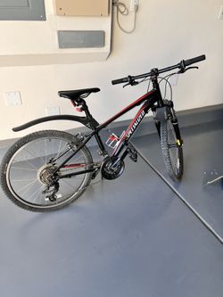 Specialized 2015 Hotrock 24 Inch 7 Speed Boys Bike