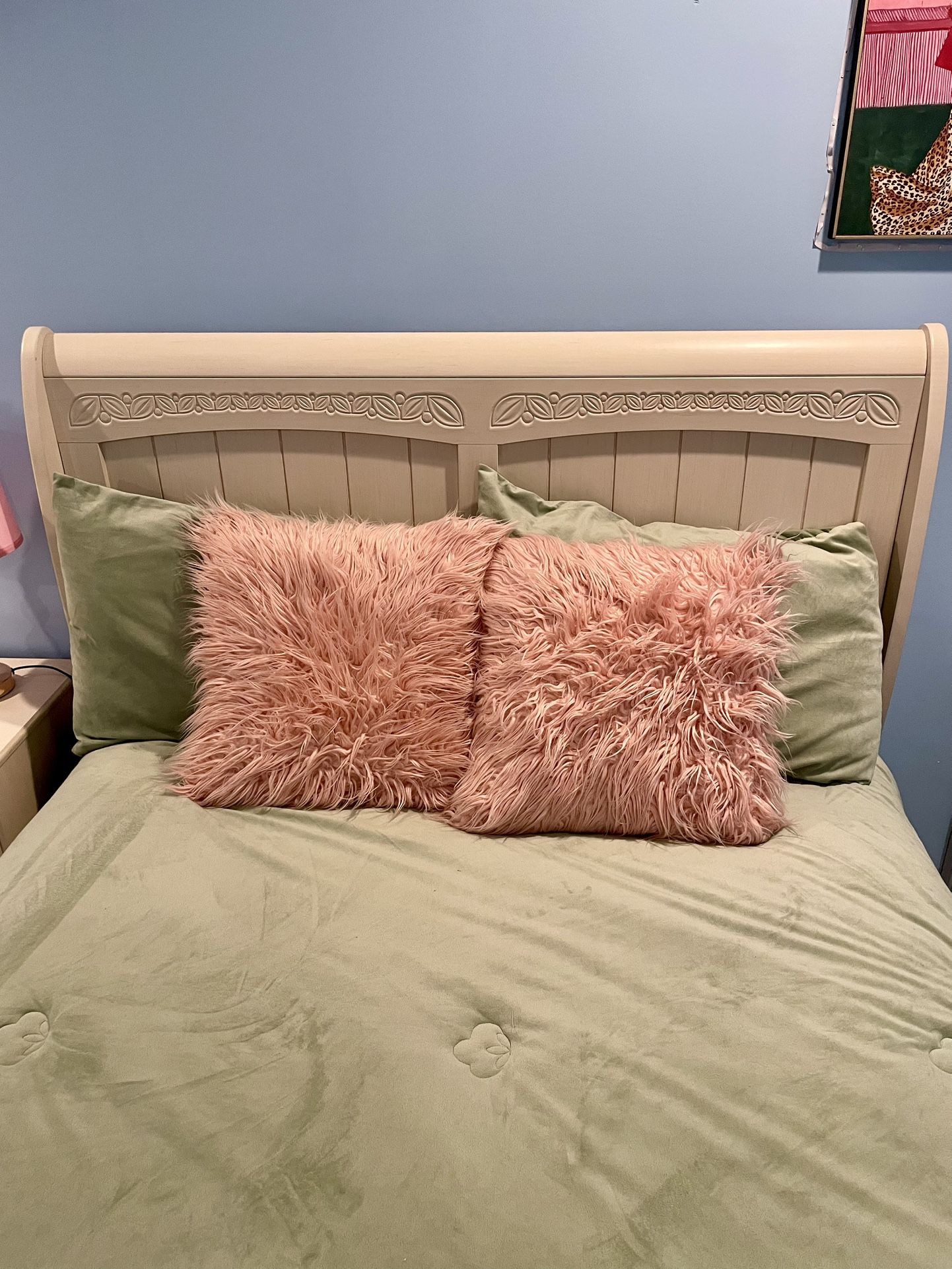 Girls Bedroom Set w/ Dresser, Mirror & Nightstand