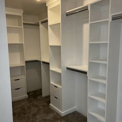 Walk-in Closet 