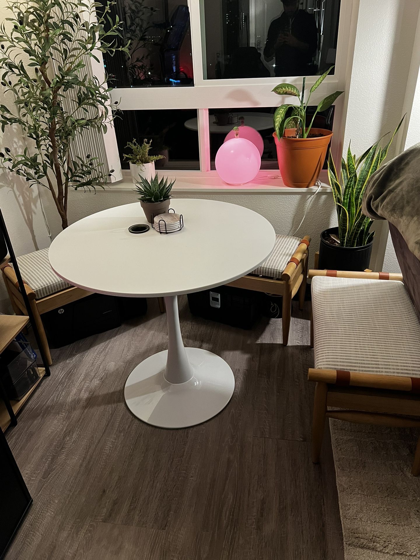 Round Dining Table And Ottoman Set 