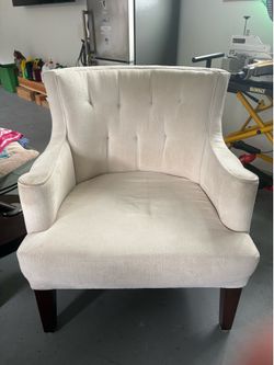 Living room accent chair