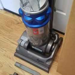 NEW cond DYSON ANIMAL VACUUM WITH COMPLETE ATTACHMENTS  , AMAZING POWER SUCTION  , WORKS EXCELLENT  , IN THE BOX 