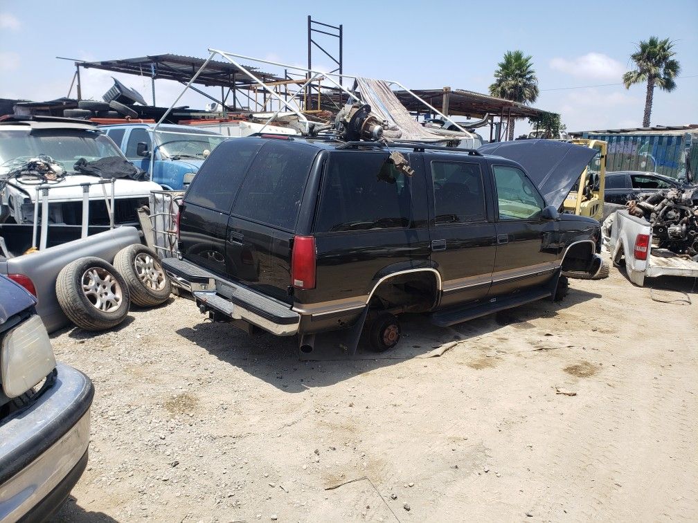 Gmc yukon chevy tahoe for parts 97