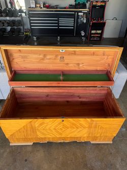 1946 Lane Cedar Hope Chest – Vintage Art Deco – Excellent Condition