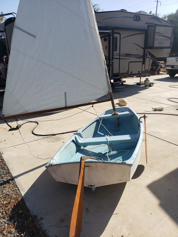 Sailboat Fiberglass sailing dingy all sails and rigging sails great. $300