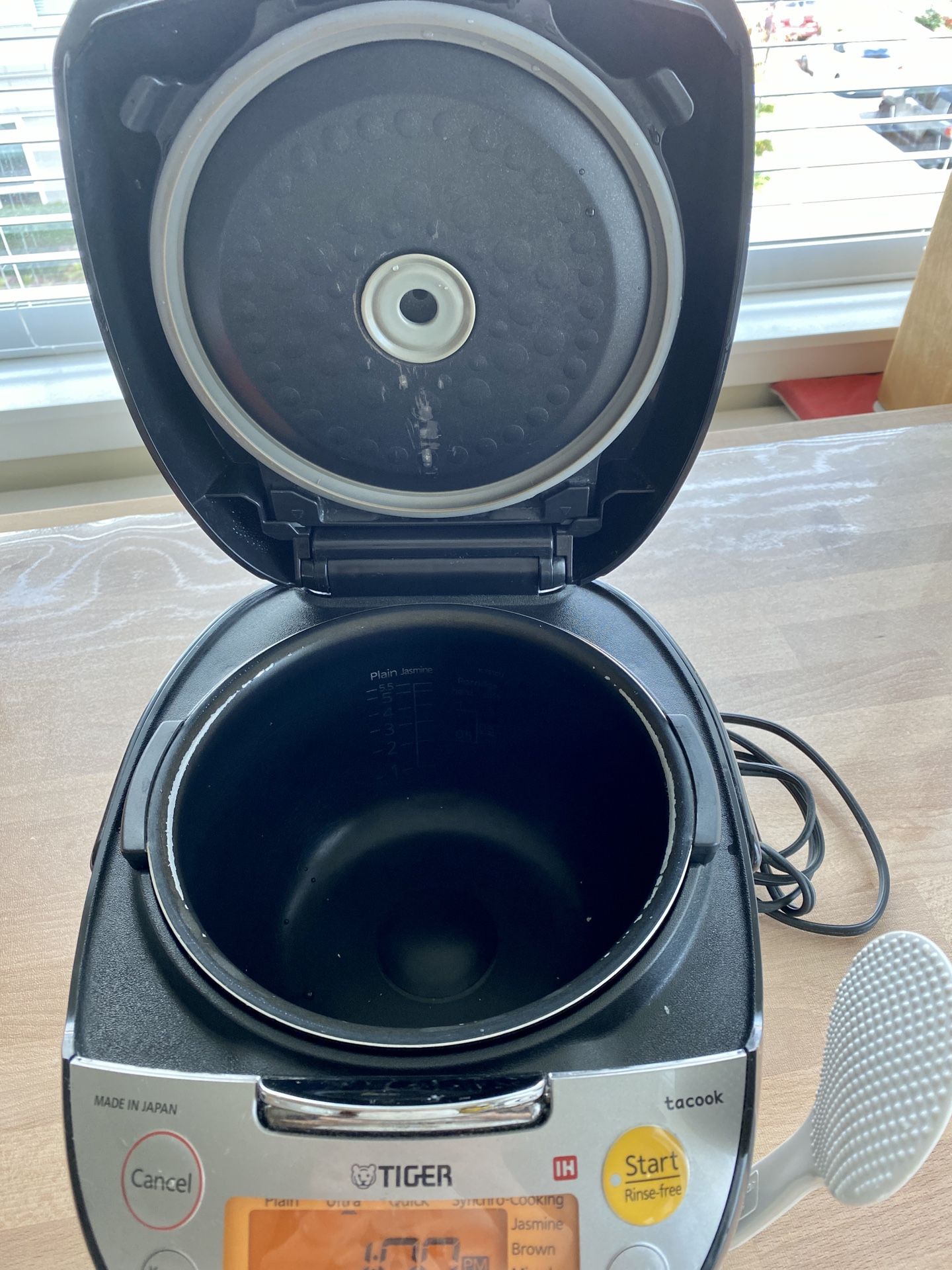 Tiger JKTS10UK IH Rice Cooker with Slow Cooking and Bread Making