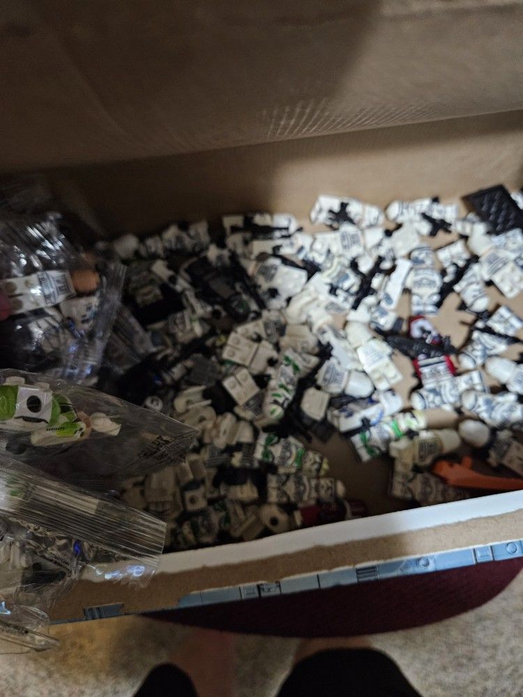 Massive Building Blocks Custom Stormtrooper And Clone Trooper Lot