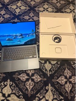 13in MacBook M5 Air 512 gb / 16gb