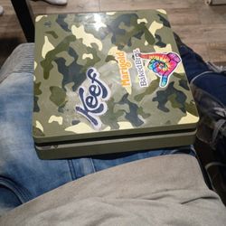 PS4  Slim 1 TB  WWll  Special Edition 