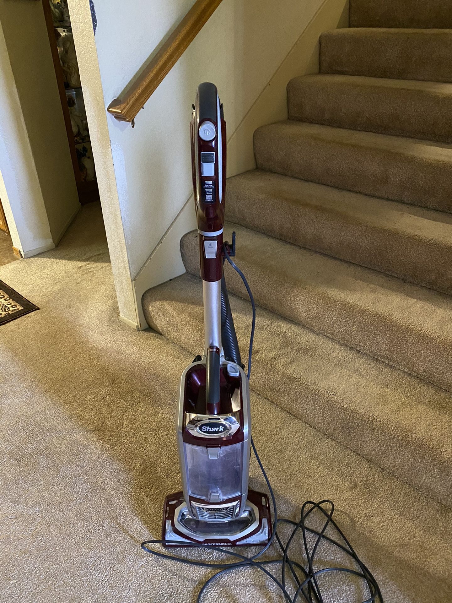 Shark Rotator True Pet Lift-Away Professional bagless Vacuum cleaner