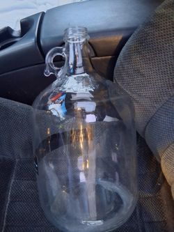 1 Gallon Glass Beer/wine Making Jugs 4ea Total