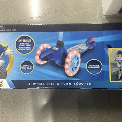 Sonic The Hedgehog 3 Wheel Tilt And Turn Scooter 