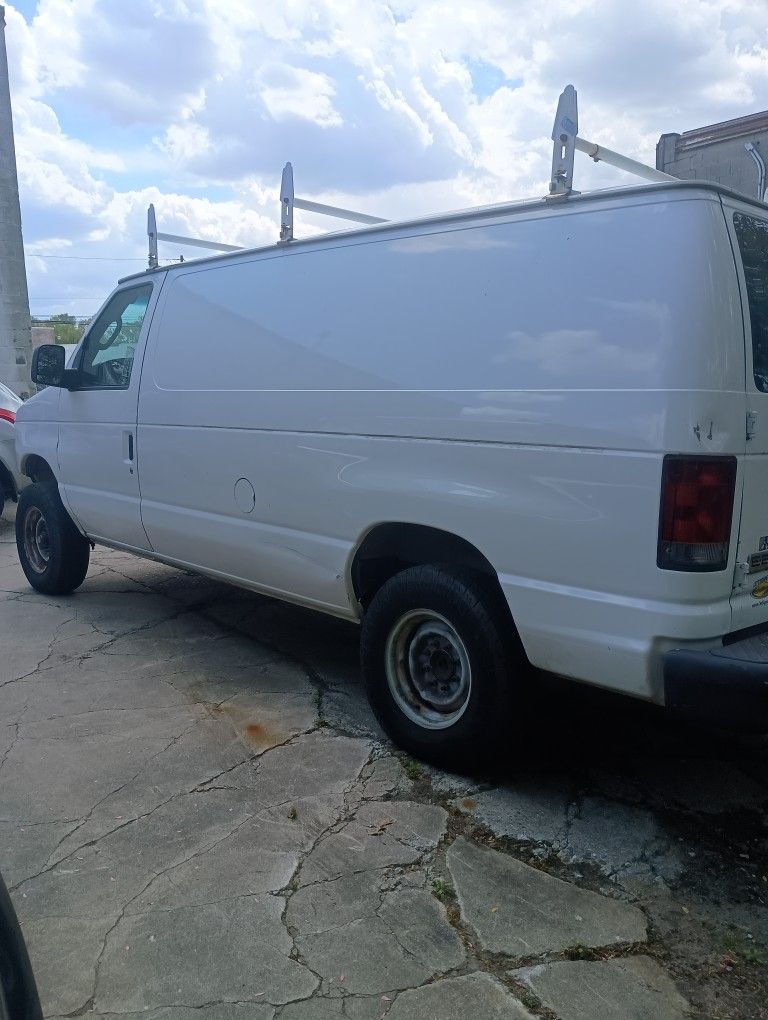 Complete Part Out 07 Ford E250 Super Duty 