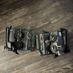 2007-2013 Chevy Silverado 1500 Headlights 