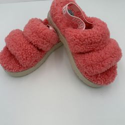 UGG Slippers size 7 New 
