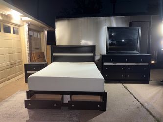 Queen bedroom set with clean mattress