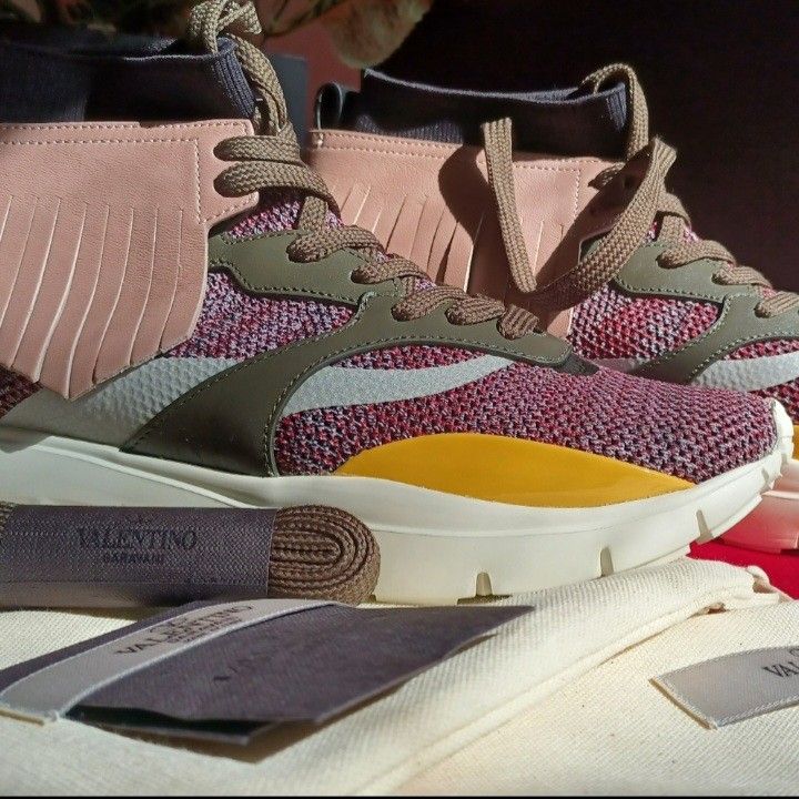 
Valentino Garavani Woman Shoes Size7US Fits Big Like 8US Athletic Casual Fashion Work Dress Laced Office Leather Sneaker Sport Boost Your Style