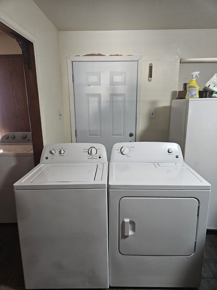 SET WASHER AND DRYER KENMORE GOOD CONDITION BOTH ELECTRIC LARGE CAPACITY DELIVERY AVAILABLE FOR EXTRA FEE WE DO REPAIRS