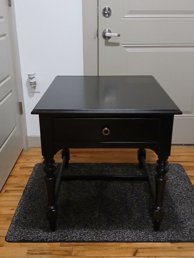Thomasville Furniture End Table with Drawer