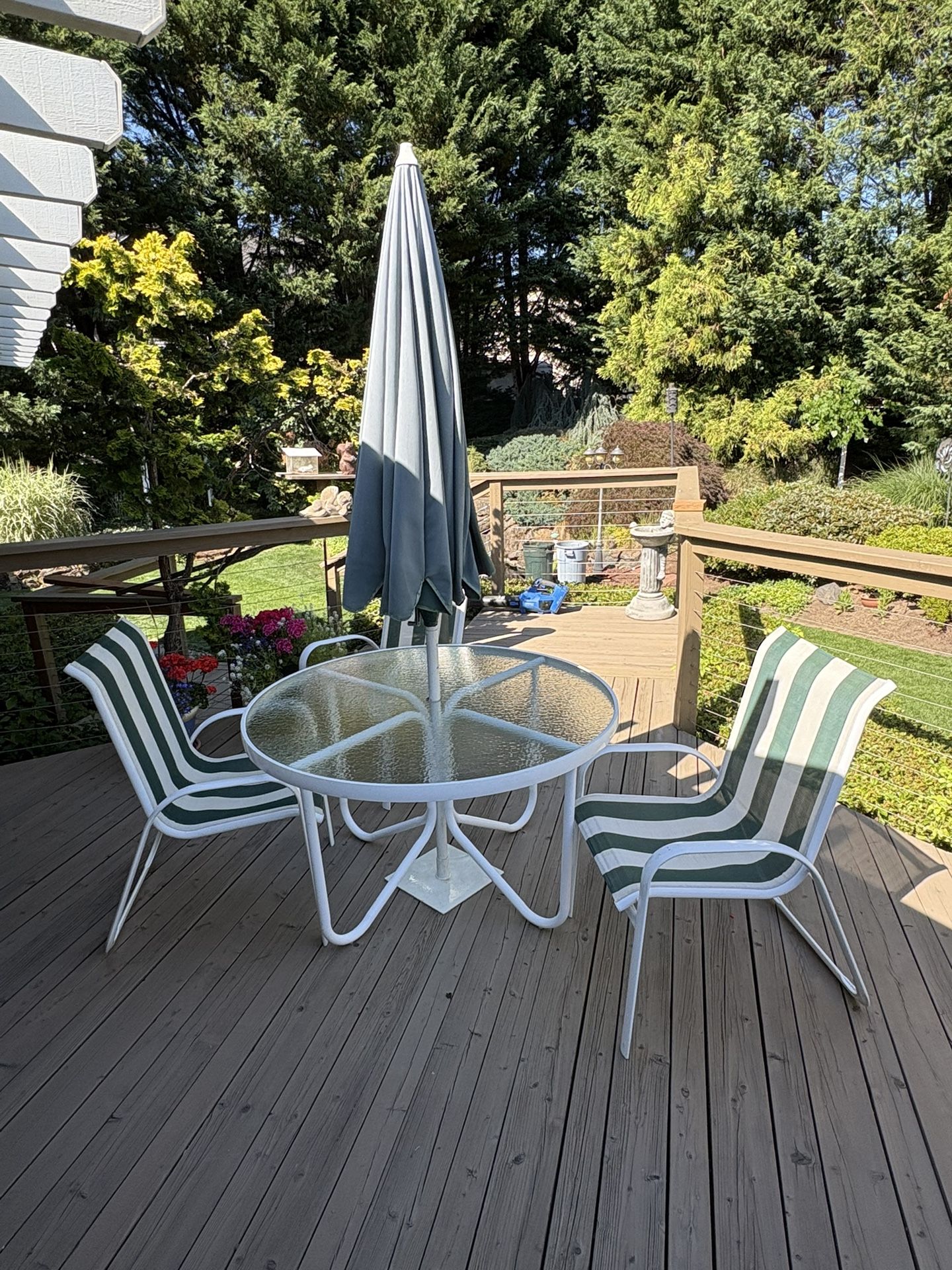 WHITE PATIO TABLE, CHAIRS & UMBRELLA2