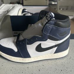 MEN'S AIR JORDAN RETRO 1 Midnight Navy/Black/White/Sail size 8.5