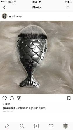 Mermaid tail brushe