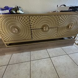 Under tv cabinet / decor