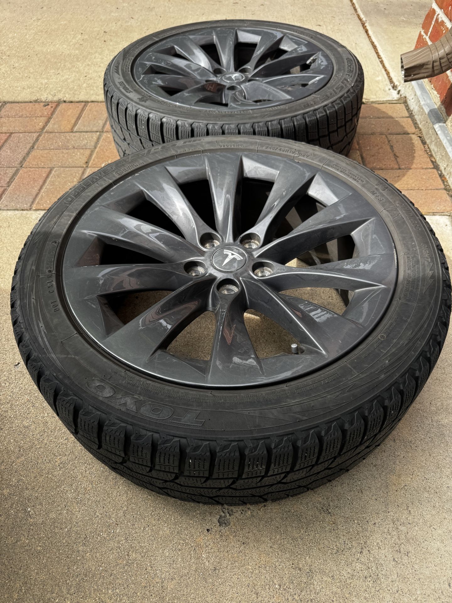 Tesla Model S 19” wheels and tires