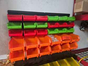 Wall organizer