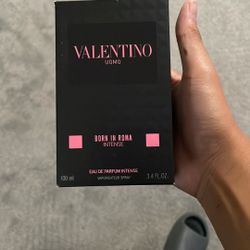 Valentino Born In Roma Intense 