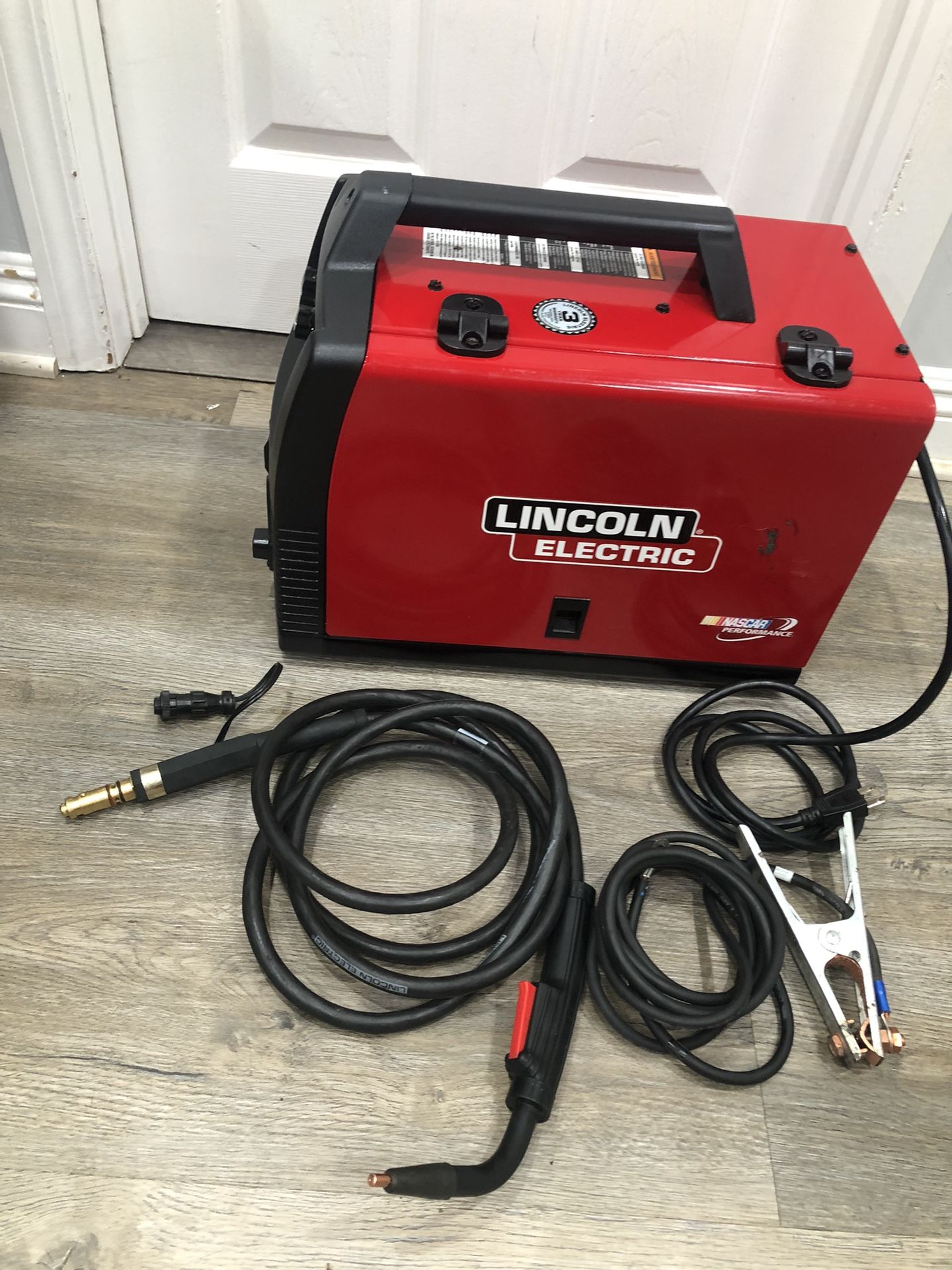 Lincoln Electric 125 Amp Weld-Pak 125 HD Flux-Cored Welder with Magnum 100L Gun, Flux-Cored Wire, 115V