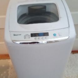 Portable small WashING MACHINE Magic Chef Model: MCSTCW09W1.  0.9 cu. ft. Compact Portable FIRM PRICE. IN EAGLE ROCK 