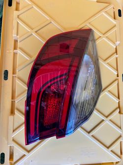 2019 Honda insight rear left taillight