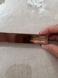 Hourglass concealer