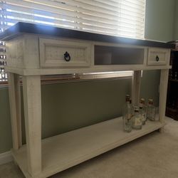 Wines Table Like New 