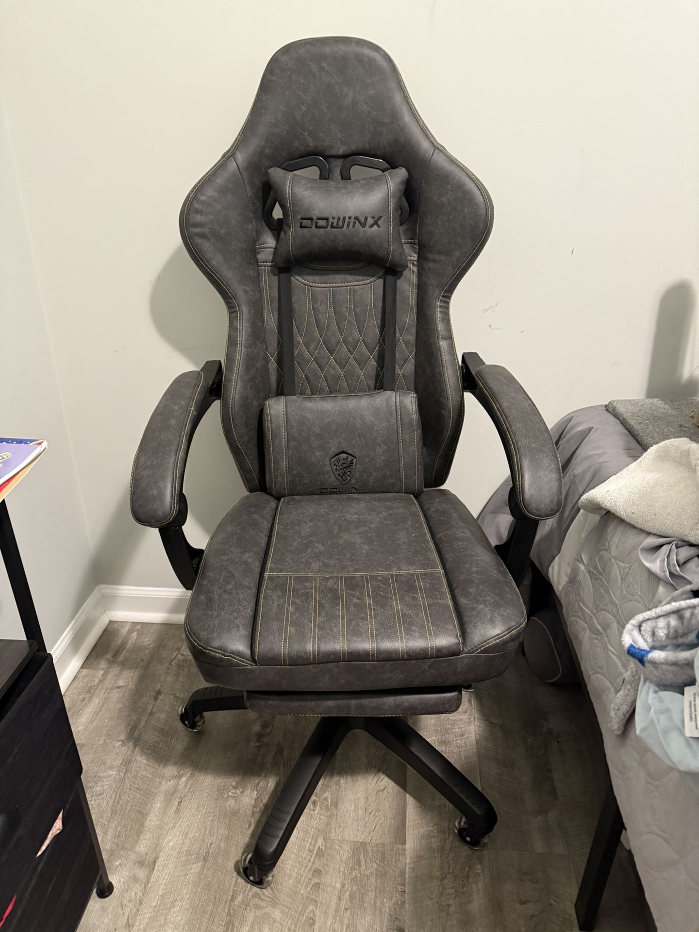 New Dowinix Gaming Chair With Footrest And Massage
