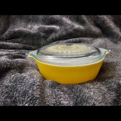 Pyrex Daisy #471, 1 Pint Casserole 