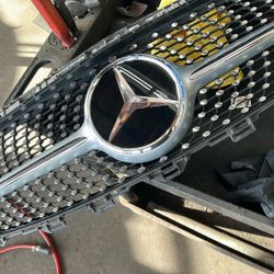 2015-2018 OEM Mercedes Grill E/ Emblem Diamond Style 