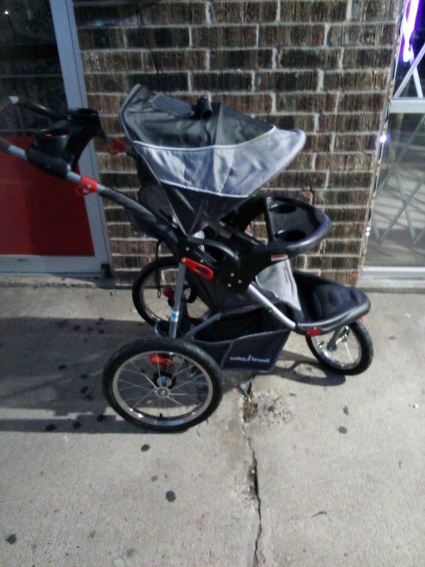 Three-wheel Baby Stroller For Jogging Or Just Regular Use With Pneumatic Tires Made By Baby Trend