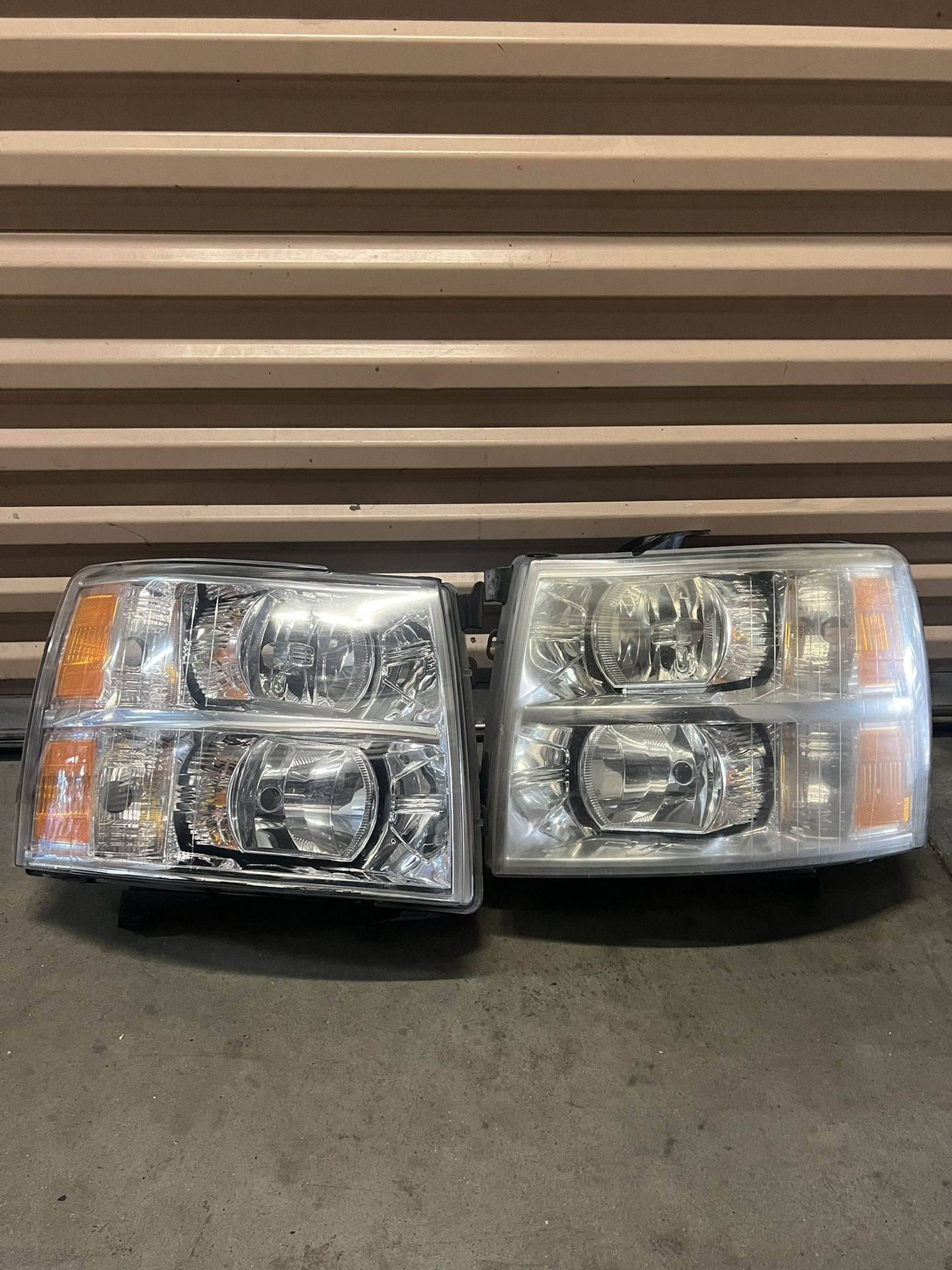 OEM 2007-2013 Chevy Silverado Headlights Left/Right