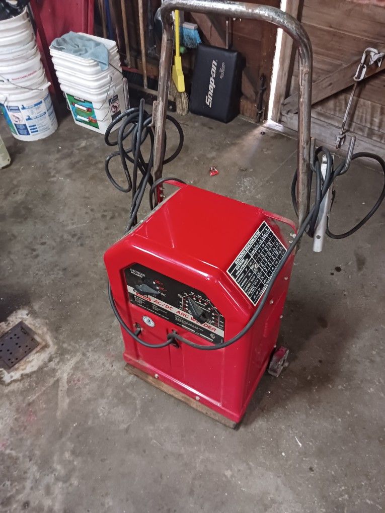 Lincoln Electric AC/DC Welder