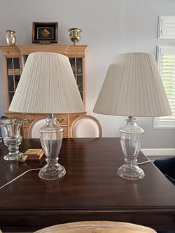 Glass lamp with pinch pleat shade