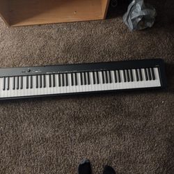 Keyboard Piano (CASIO) - Black With Plug Power And Foot Paddle. 