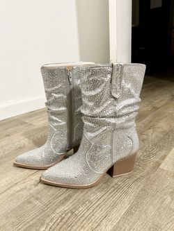 NEW Crown Vintage rhinestone silver boots size 6.5