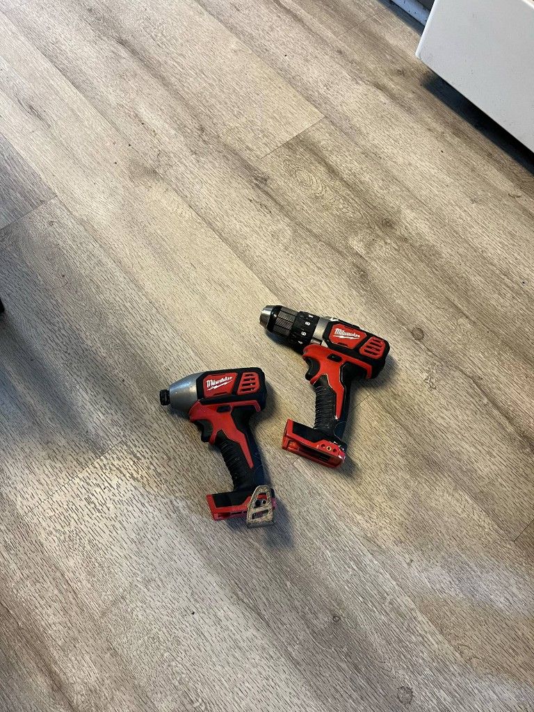 Milwaukee M18 Taladros No Batería $75 Por Los Dos Firme Precio