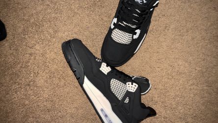 White Thunders